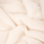 Couverture en Fourrure Blanche ALASKA – Image 2