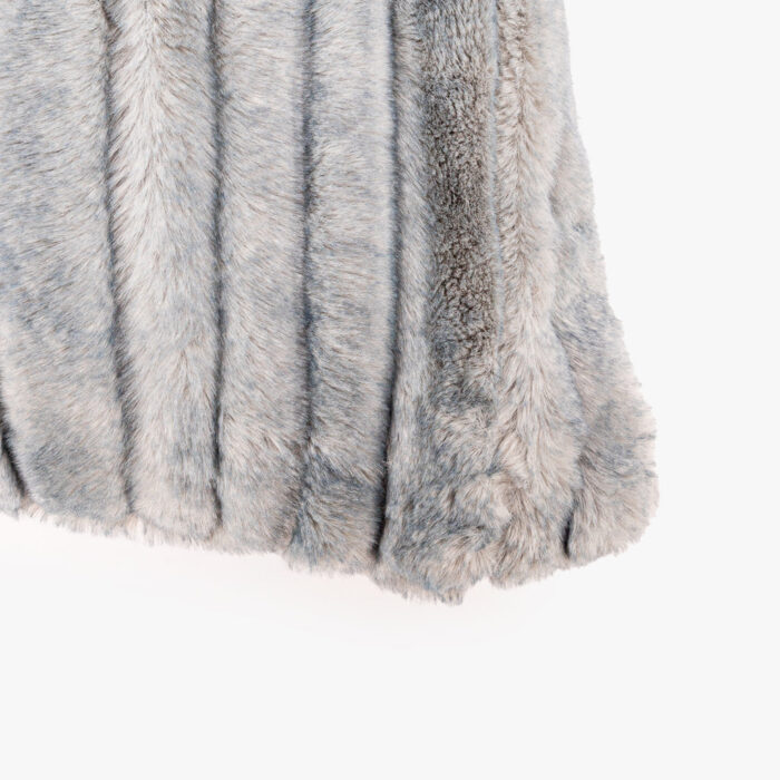Housse de Coussin en Fausse Fourrure Bleu Clair ALASKA – Image 2