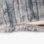 Housse de Coussin en Fausse Fourrure Bleu Clair ALASKA – Image 4
