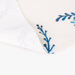 Set de table rectangulaire en coton à fleurs bleues BLUE BIRD – Image 2