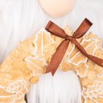 Gnome avec couronne beige 87cm NEW BRIGHT – Image 4