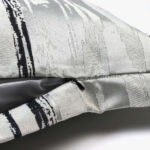 Housse de Coussin Abstrait Noir et Gris LAKI – Image 3